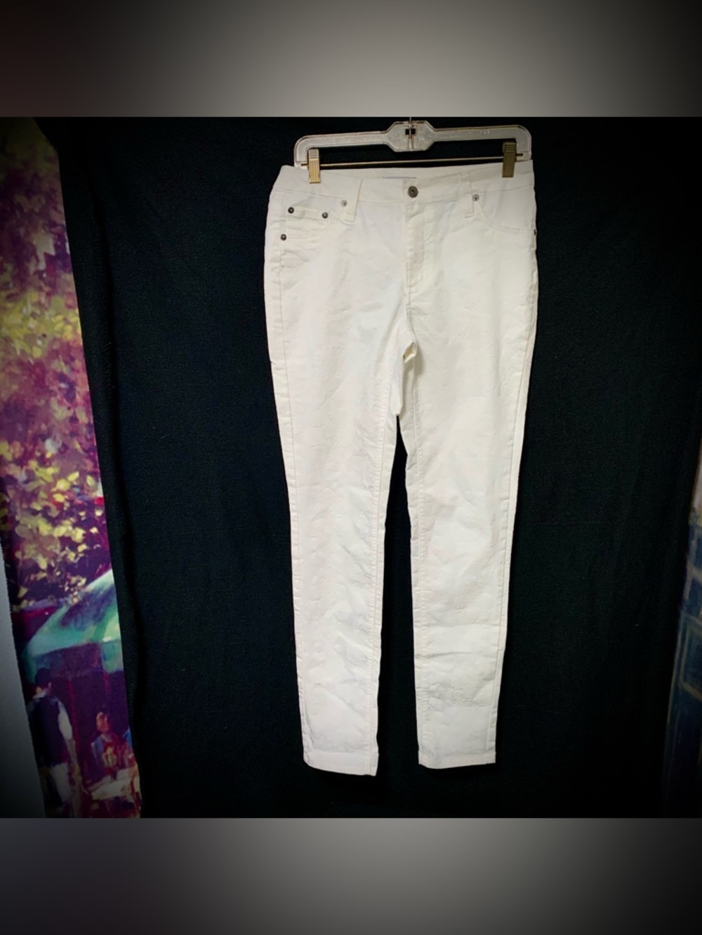 SUKO Jeans White Textured Pants Women’s Size 6 Slim Straight Floral Embossed